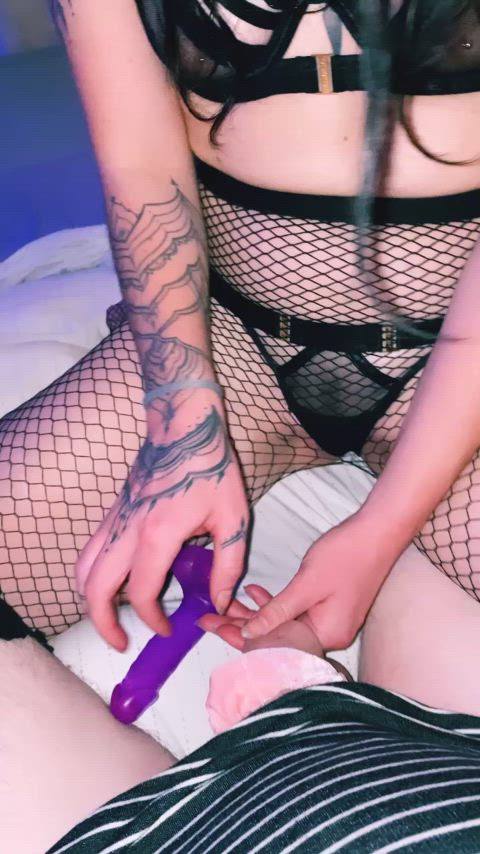 Mistress loves inverting my little sissy clitty 🤏🏻