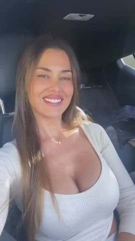 boobs cleavage downblouse model spanish gif