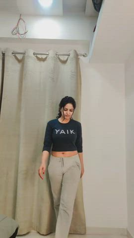 Priya Tiwari Showing her Navel while Dancing