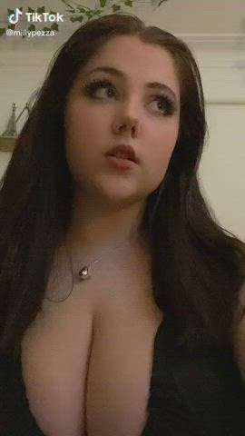 australian big tits cleavage gif