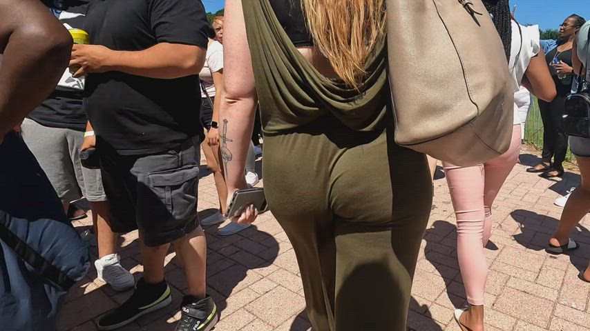 Ass Big Ass Booty Bouncing Candid Jiggling MILF Pawg White Girl gif