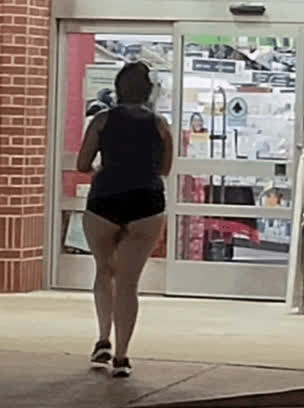 Amateur Booty Jiggling MILF Panties Pawg Public Thick Thighs gif