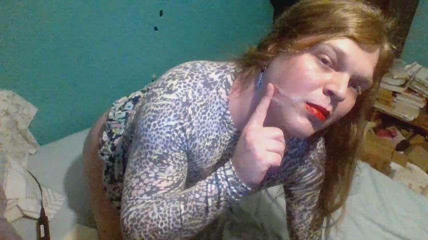 amateur crossdressing cum licking cum swallow facial facial expression sissy slut