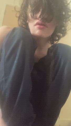 (19) face and bussy