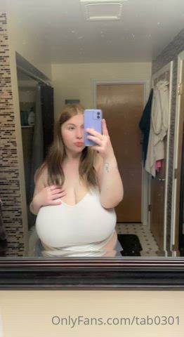 Busty Curvy Huge Tits Pale