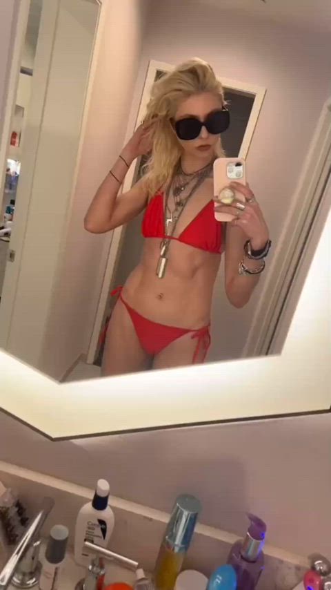 abs blonde taylor momsen gif