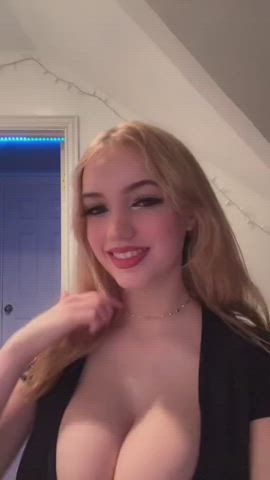 big tits blonde cleavage huge tits lips lipstick teen tiktok white girl gif