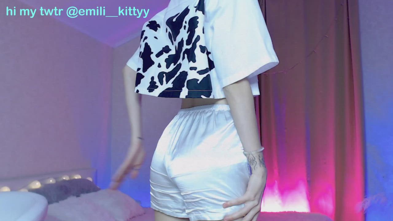 Lit1le_kitty_ performs on webcam
