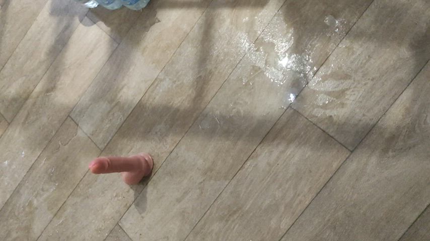 My milky squirt is all over the floor.. again 😇