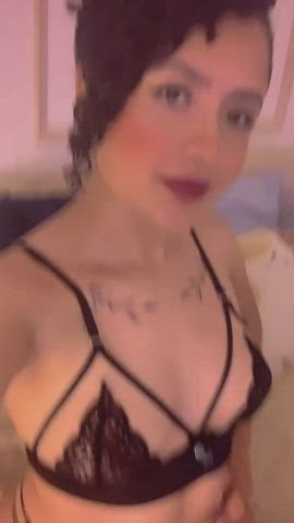 [Amy-love69] I'm online guys and I'm new model in this page :p