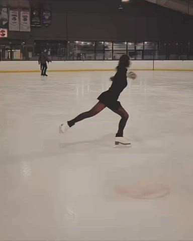 Amber Scholl 🥰 Still got it ⛸