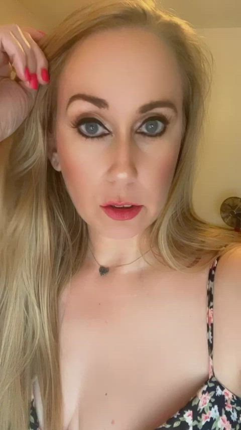 blonde cougar curvy long hair milf mom natural tits onlyfans thick thighs gif