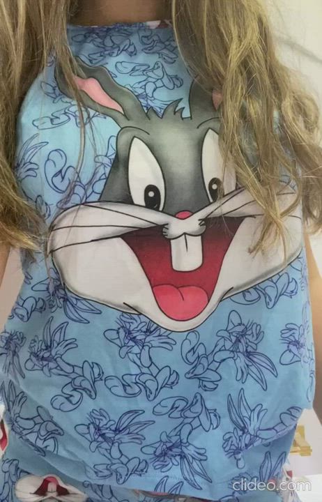Can you tell why bugsbunny is so happy?