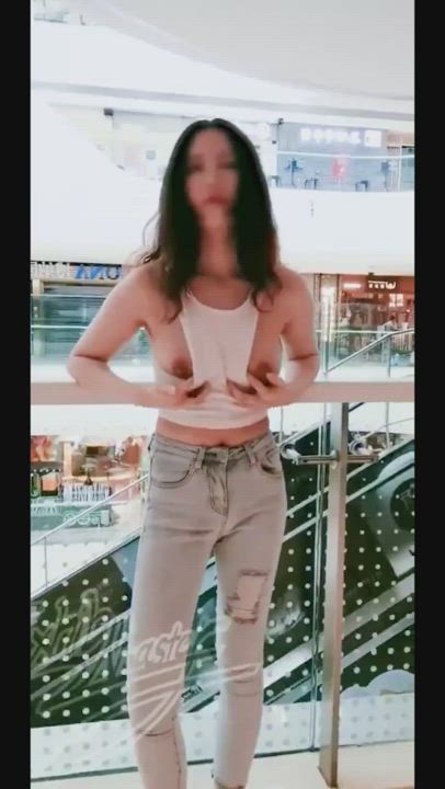 mall flasher (bengswife)