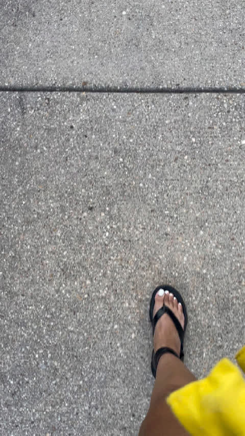 Can’t go wrong with black sandals and white toes! 🖤🤍