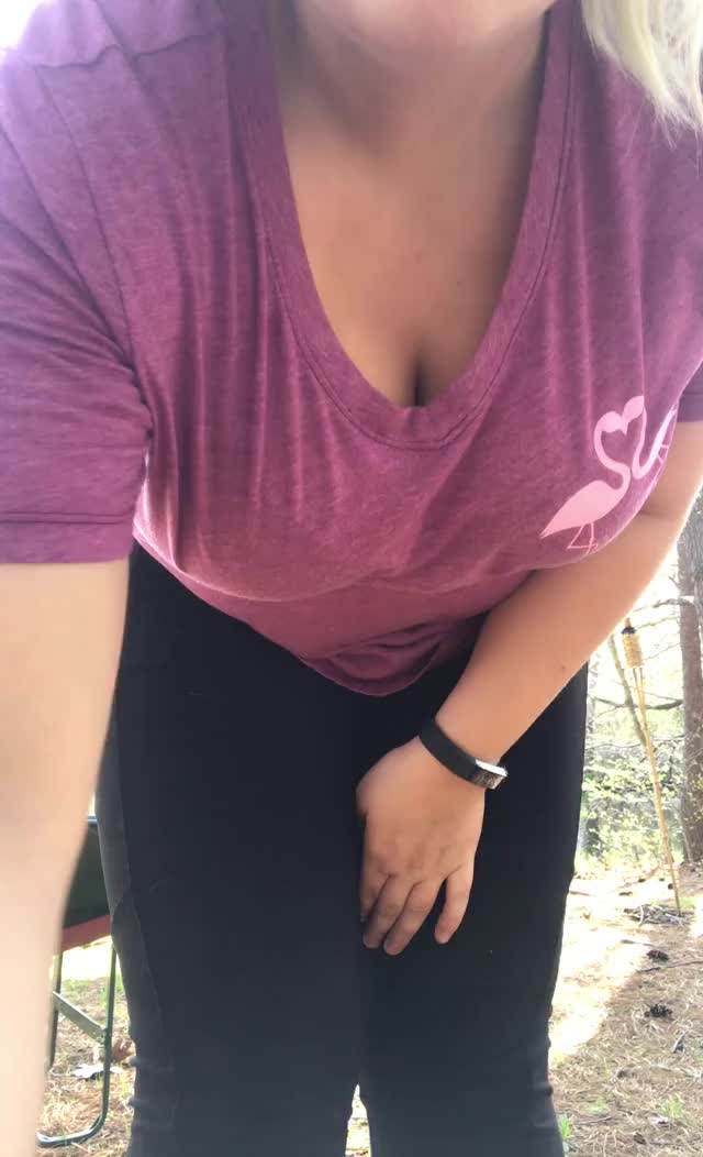 Taking A Break From Work On Yard To Flash Some Booty