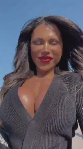 Big Tits Boobs Brazilian Cleavage Fake Boobs Fake Tits Fitness Model Tits gif