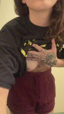 Some tits to start the day ☺️ come follow my page link below!