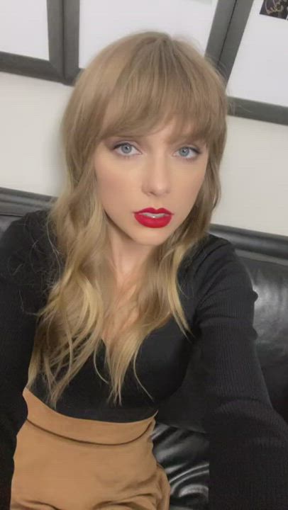 Taylor Swift's eager red lips