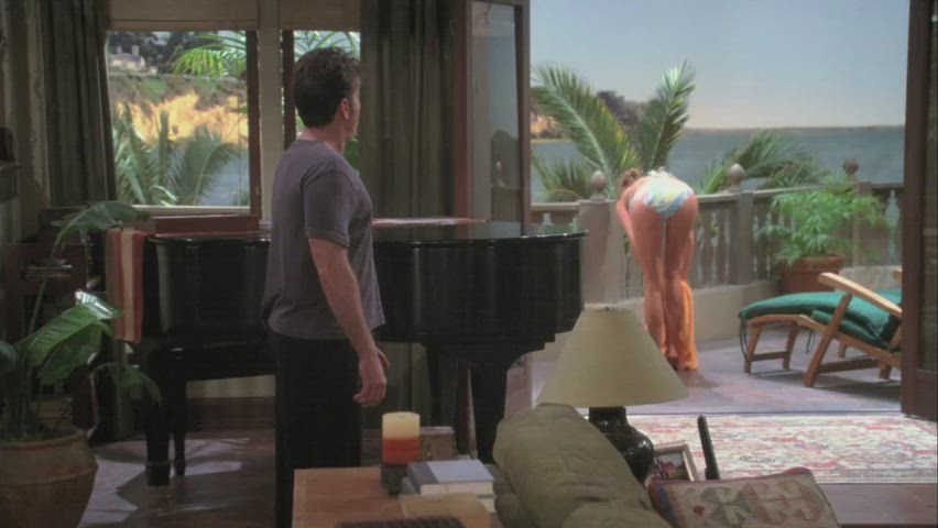 Tricia Helfer - bikini plot in Two and a Half Men (S07E08)