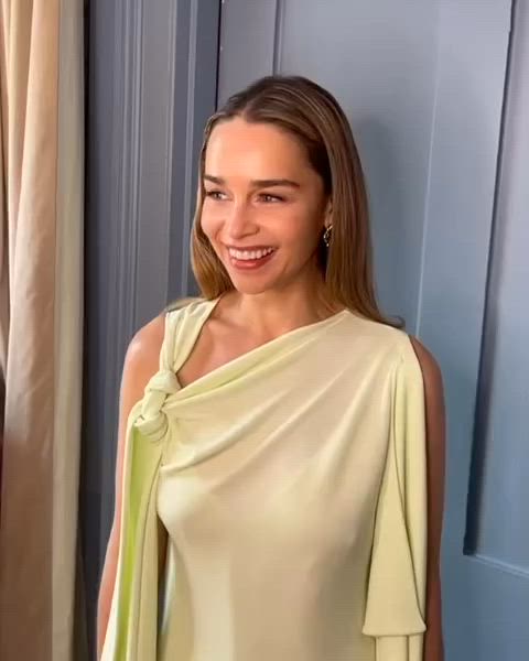 emilia clarke sexy tits gif