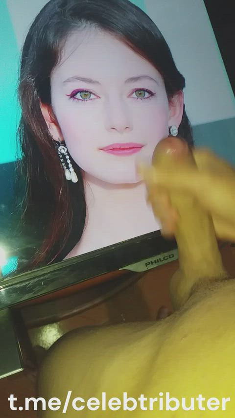 Mackenzie Foy cumtribute.