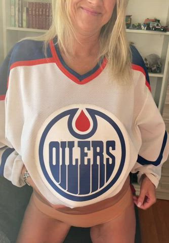 Good girls show you boobs, great girls do it wearing your fav jersey (f)50 milf