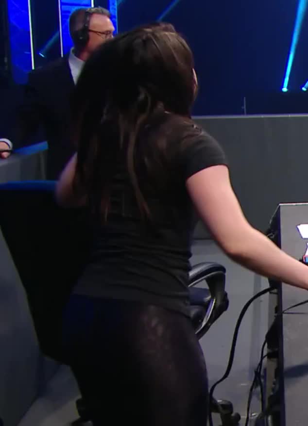 Nikki's booty