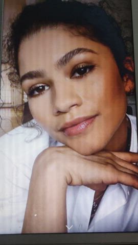 Can someone feed me some Zendaya pic so i can keep cum on her?
