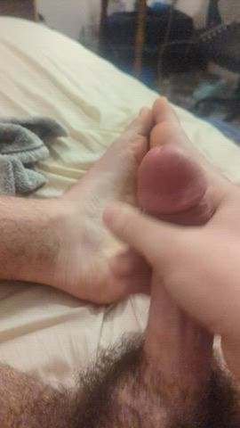 18 Cumshot right onto feet 🥵