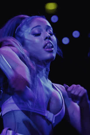 Ariana Grande Bouncing Tits