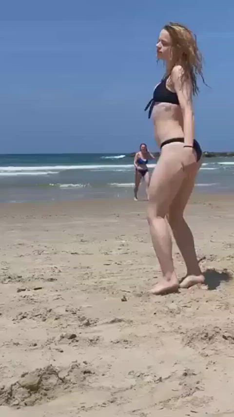 Joey king Dancing in a Bikini