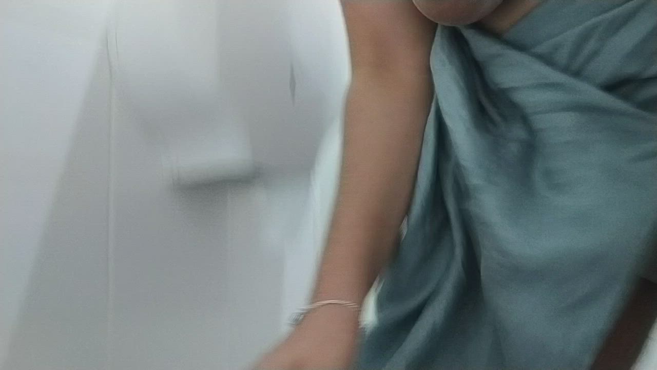 Amateur Natural Tits Toilet gif