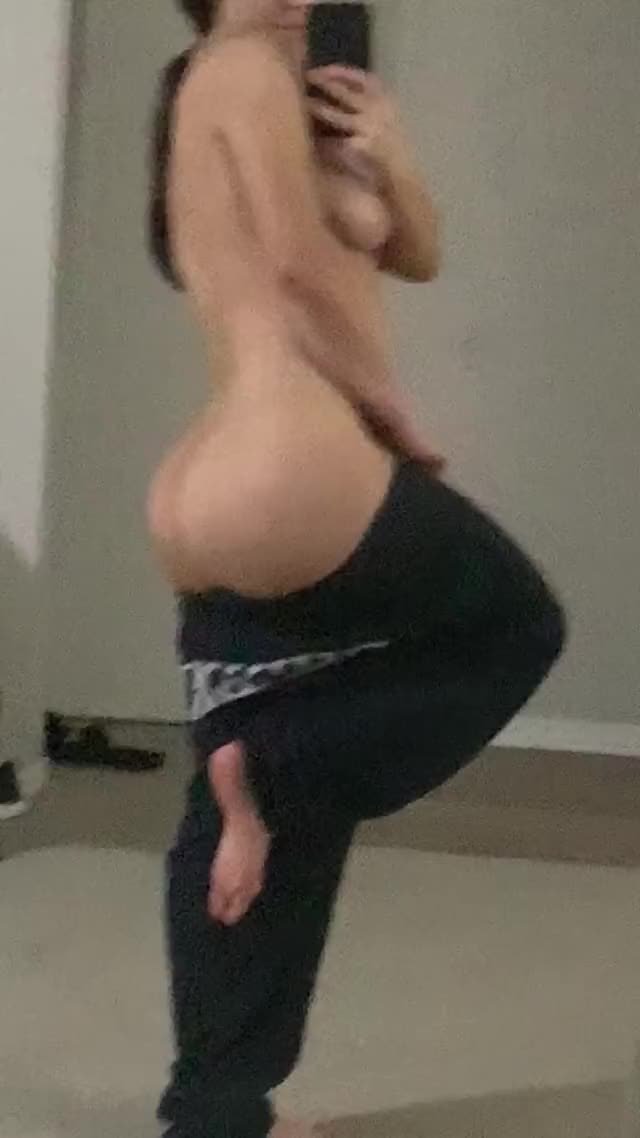 sexy ass in sweats