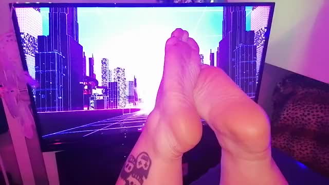Trippy synthwave foot show for you ? [OC]