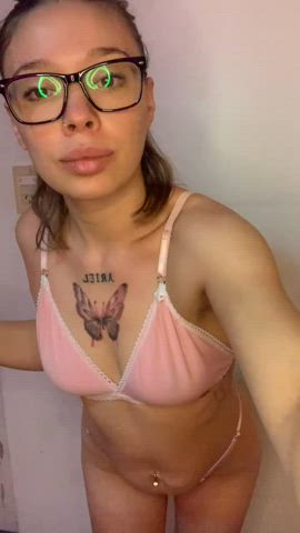 booty glasses natural tits onlyfans gif