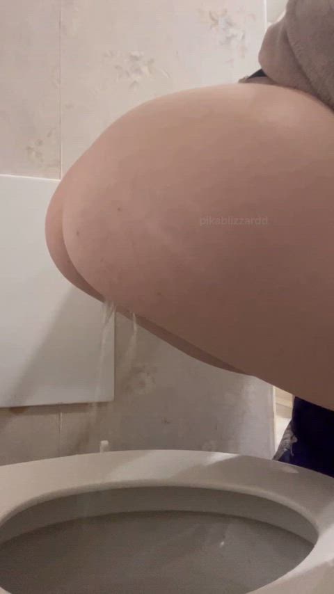 amateur fansly pee peeing piss pissing teen gif