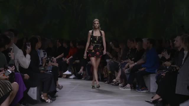 Versace Women’s Spring-Summer 2020 Fashion Show 2