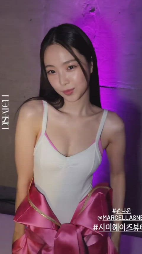 celebrity cleavage korean gif