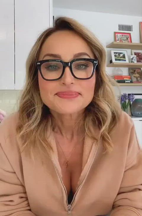 Giada De Laurentiis Cleavage