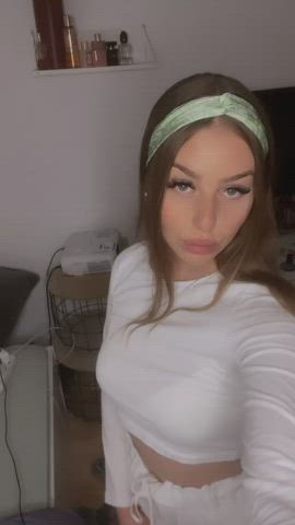 If you stopped scrolling, I owe you a kiss ?