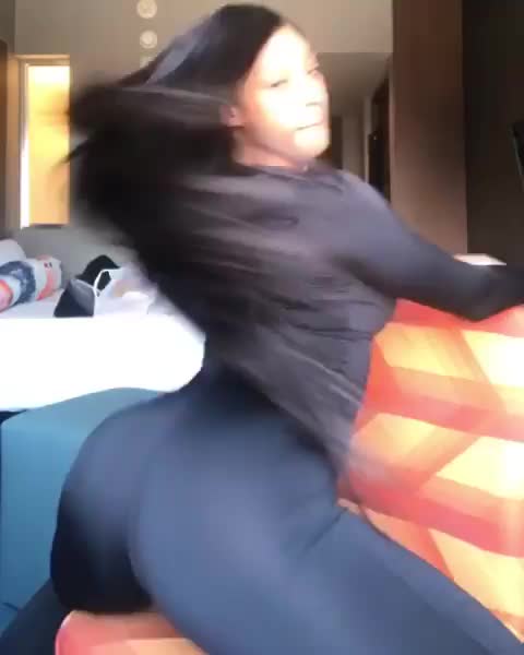 Mizztwerksum popping that ass
