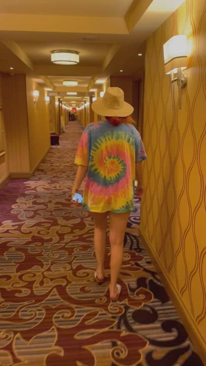 A [F]an dared Zoey to show her ASS in a Vegas Casino Hallway ??