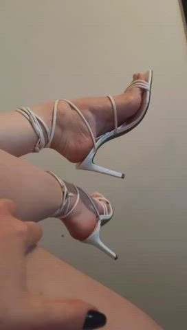 feet foot fetish white girl gif