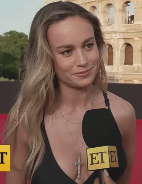 brie larson celebrity cleavage gif