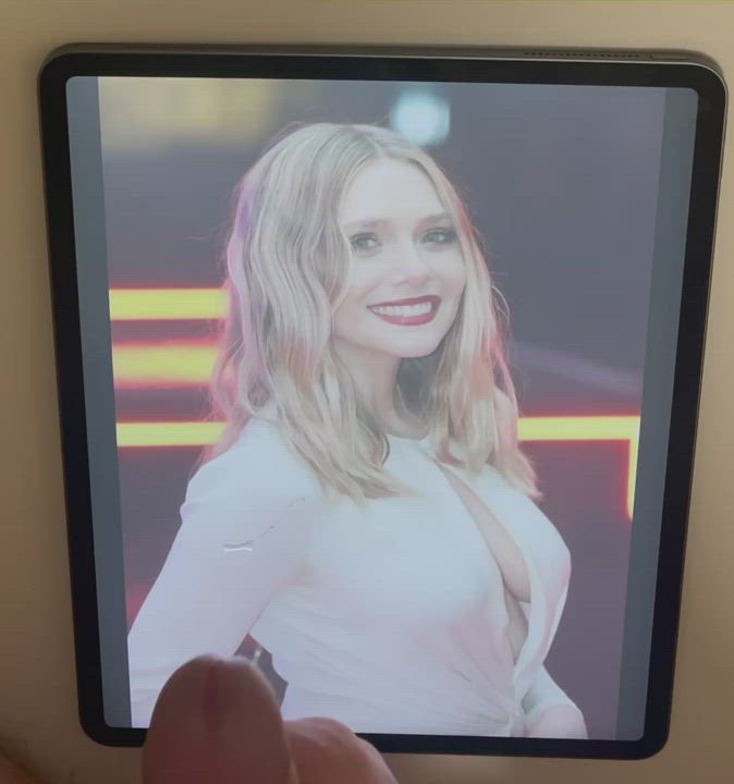 Cumming all over Elizabeth Olsen 😍🤤