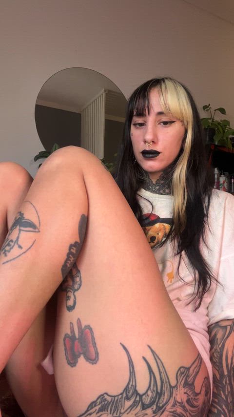 amateur babe fetish lipstick fetish nsfw nude petite pussy smoking tattoo goth-girls