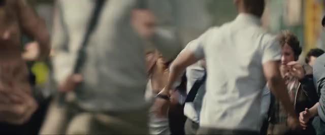 Alexandra Daddario Running for her Life in San Andreas