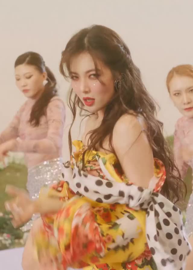 Hyuna - FLOWER SHOWER