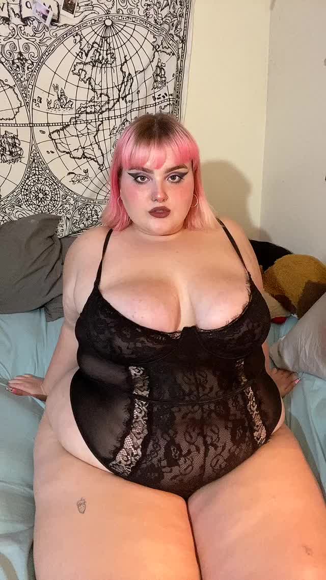 who wants to motorboat me? hehe ?